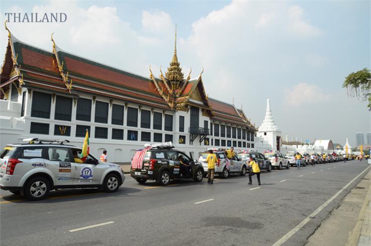 The convoy in front of Bangkok's Royal Palace. 
